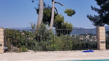 Alberca al aire libre y alberca climatizada