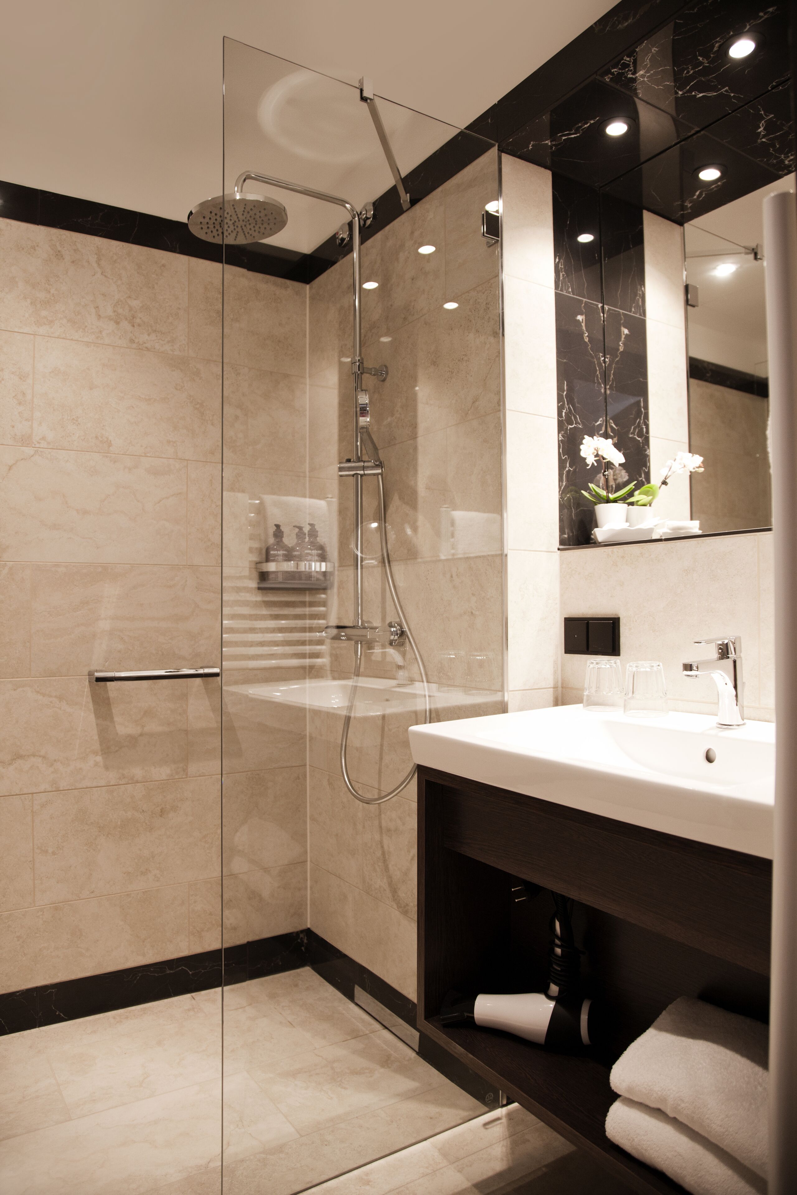 comfort double or twin room | bathroom | shower, rainfall showerhead, free toiletries, hair dryer