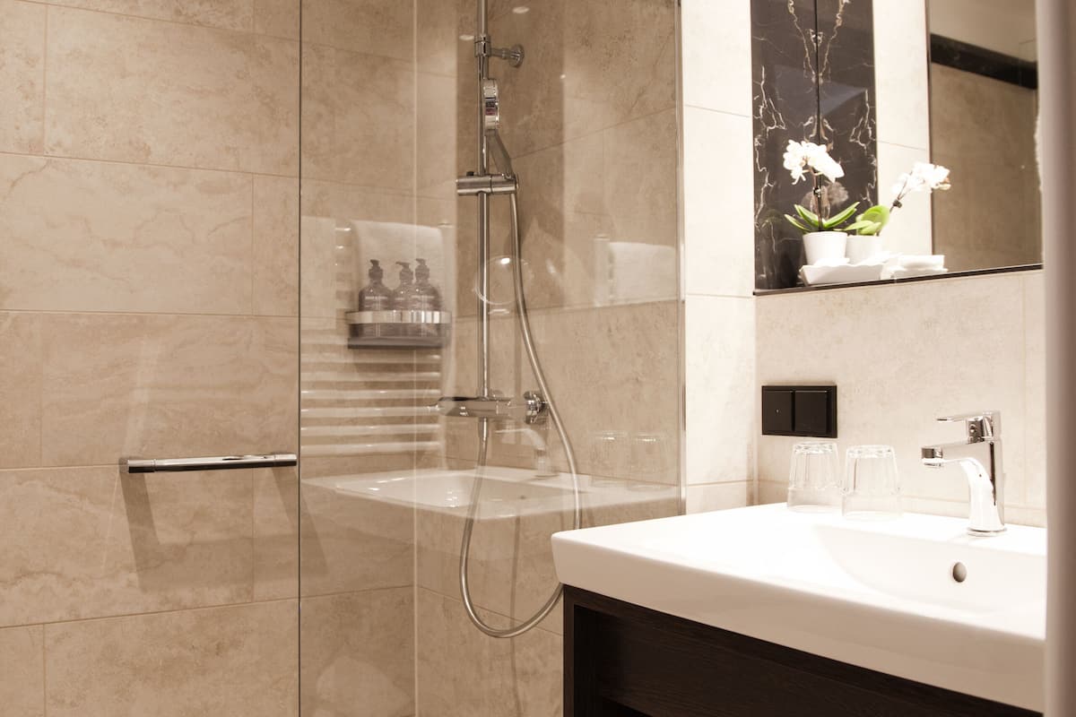 comfort double or twin room | bathroom | shower, rainfall showerhead, free toiletries, hair dryer