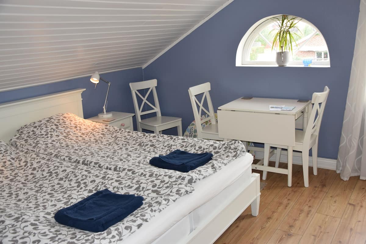 Habitación familiar, baño compartido | Wifi gratis y ropa de cama