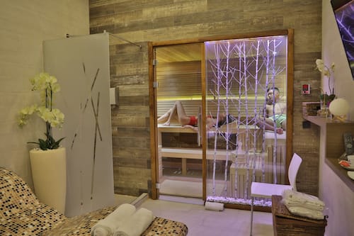 Sauna, Whirlpool, Dampfbad, Warmsteinmassagen, klassische Massagen