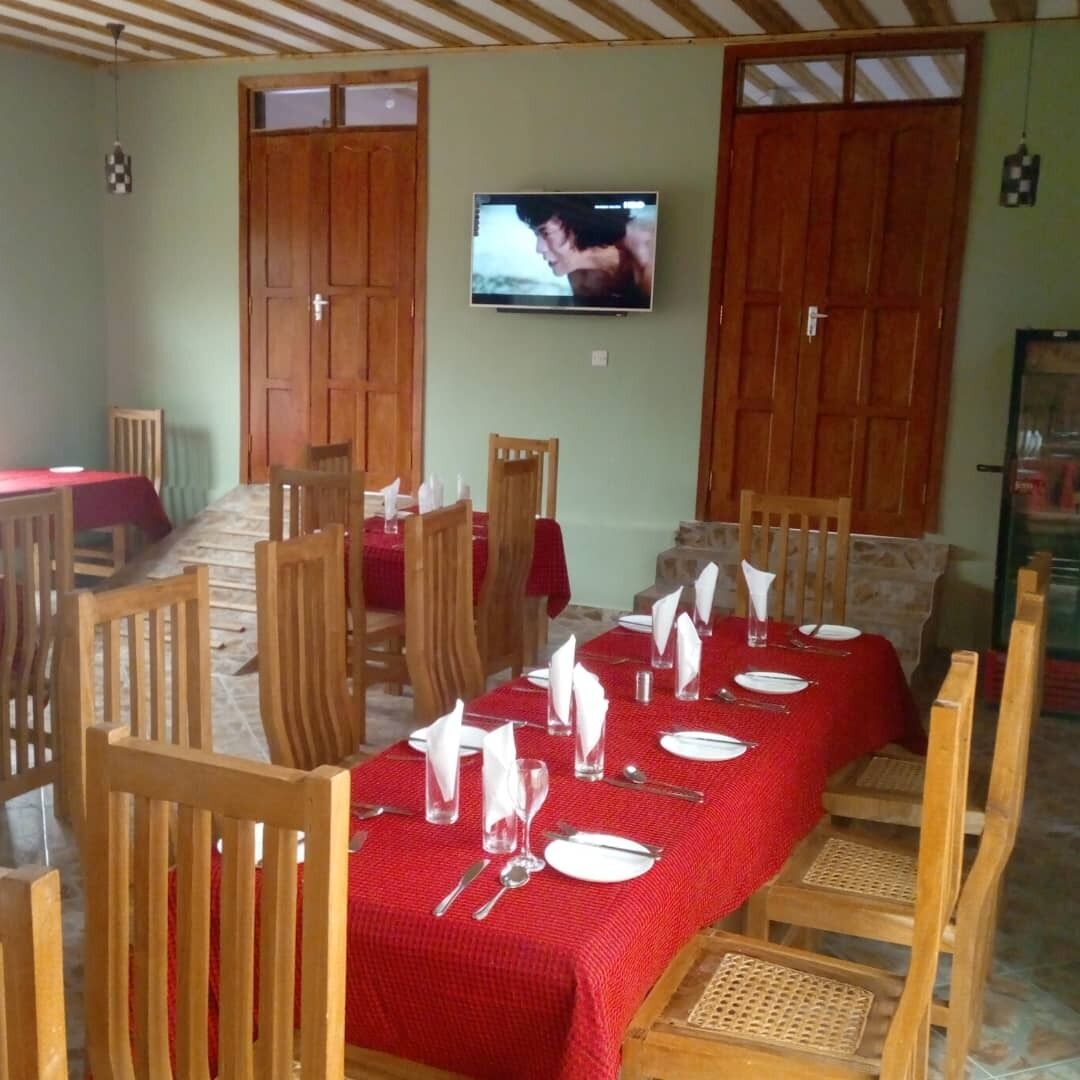 Breakfast, lunch, dinner served; local and international cuisine 