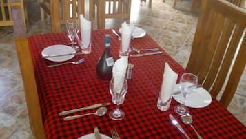 Breakfast, lunch, dinner served; local and international cuisine