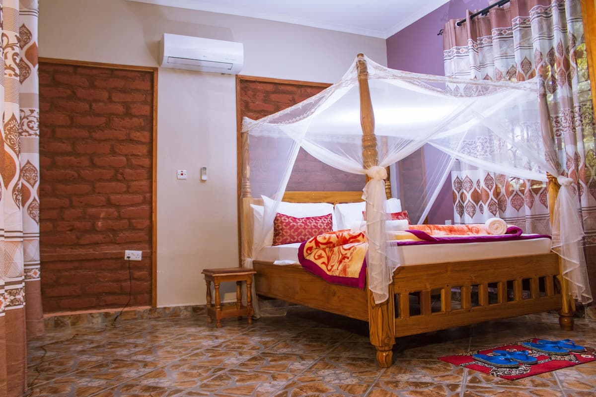 Standard Double Room | Memory foam beds, desk, laptop workspace