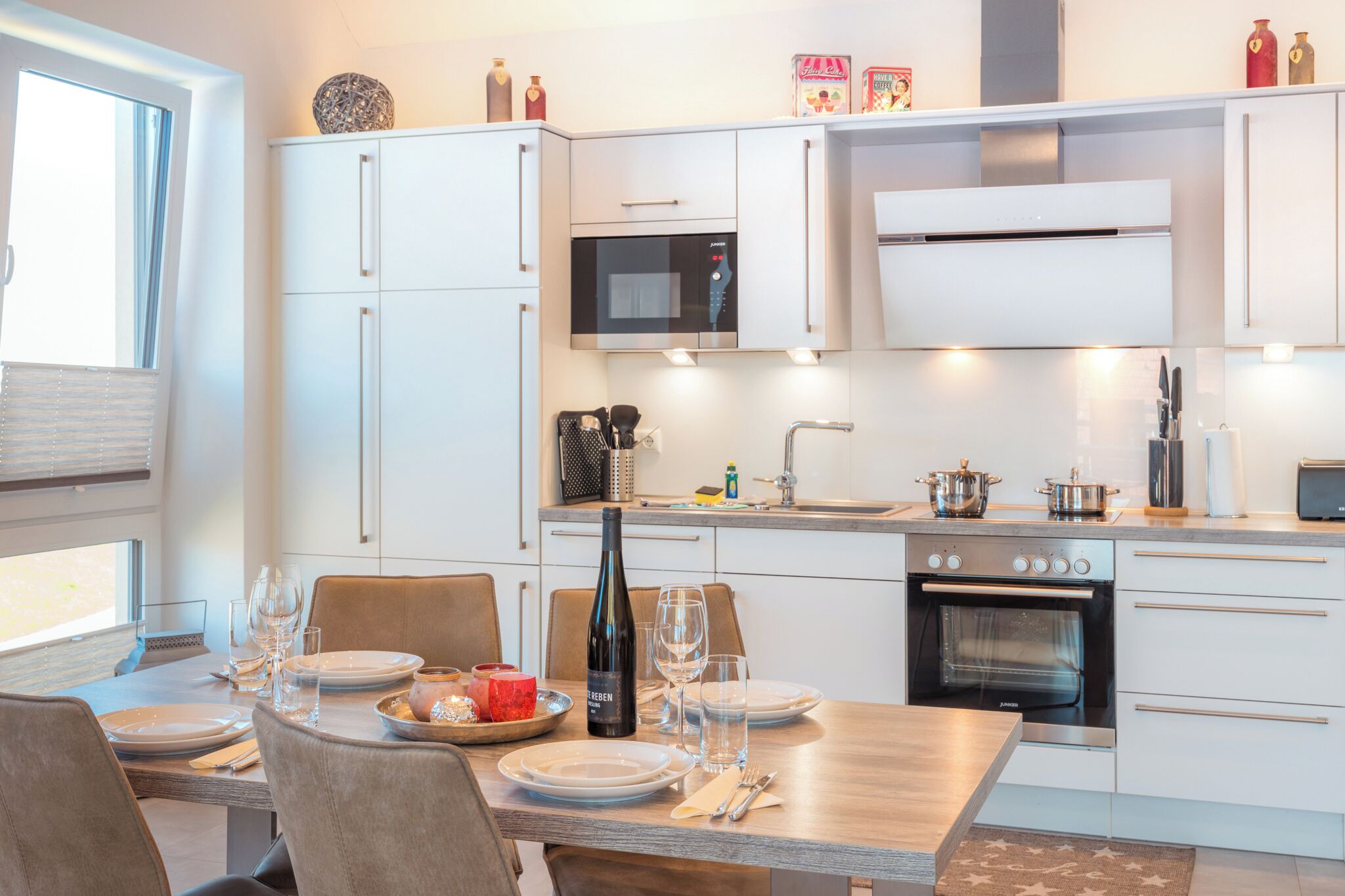 Frigorífic, microones, forn i placa de cuina 