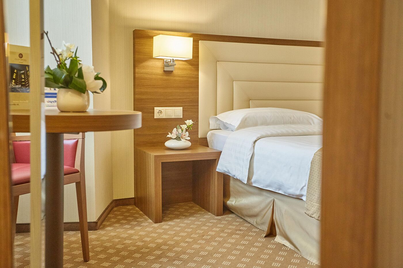 premier twin room | 1 bedroom, premium bedding, minibar, in-room safe