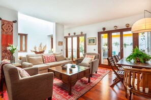 Front of property - Genteel Home Puerta Real (Seville)