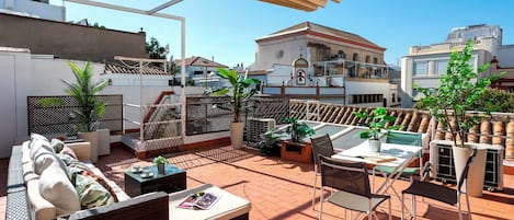 House (4 Bedrooms) | Exterior