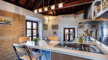 Ferienhaus (4 Bedrooms) | Eigene Küche | Großer Kühlschrank, Ofen, Herdplatte, Geschirrspüler