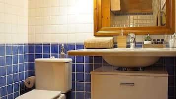Standardsuite - havudsigt (La Mimosa) | Badeværelse | Gratis toiletartikler, hårtørrer, håndklæder