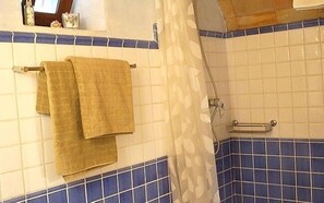 Standard Suite, Sea View (La Mimosa) | Bilik Mandi | Kelengkapan dandanan diri percuma, pengering rambut, tuala disediakan 