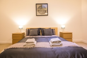 Huoneisto, 1 makuuhuone (Flat 14) | Yksilöllisesti sisustettu, yksilöllisesti kalustettu, pimennysverhot