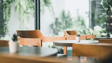 Breakfast, lunch, dinner served; local and international cuisine