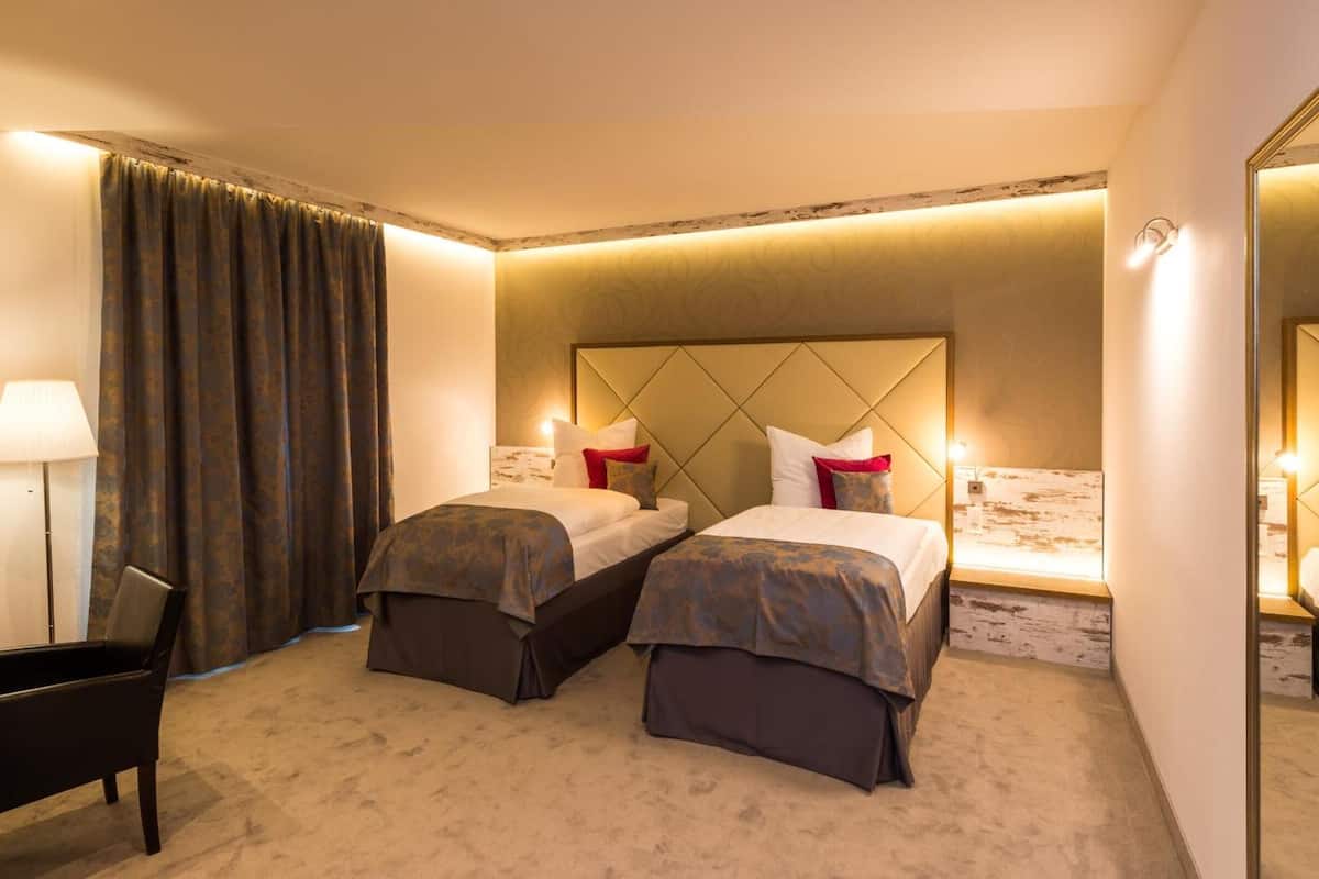 hypo-allergenic bedding, minibar, in-room safe, desk