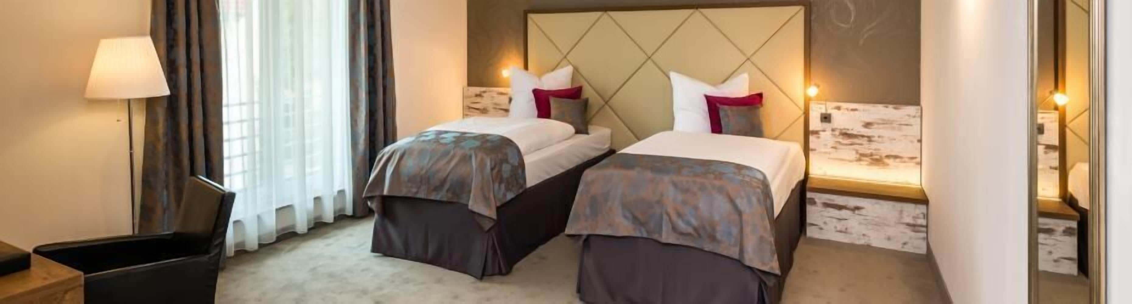 deluxe double or twin room | hypo-allergenic bedding, minibar, in-room safe, desk