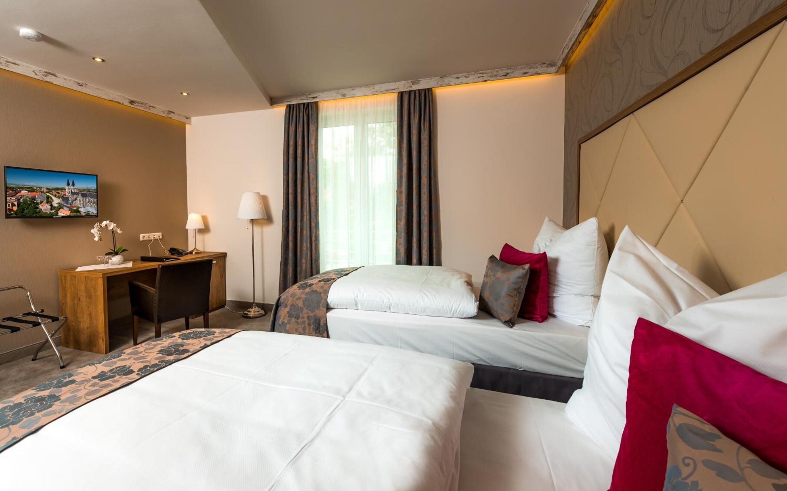 hypo-allergenic bedding, minibar, in-room safe, desk