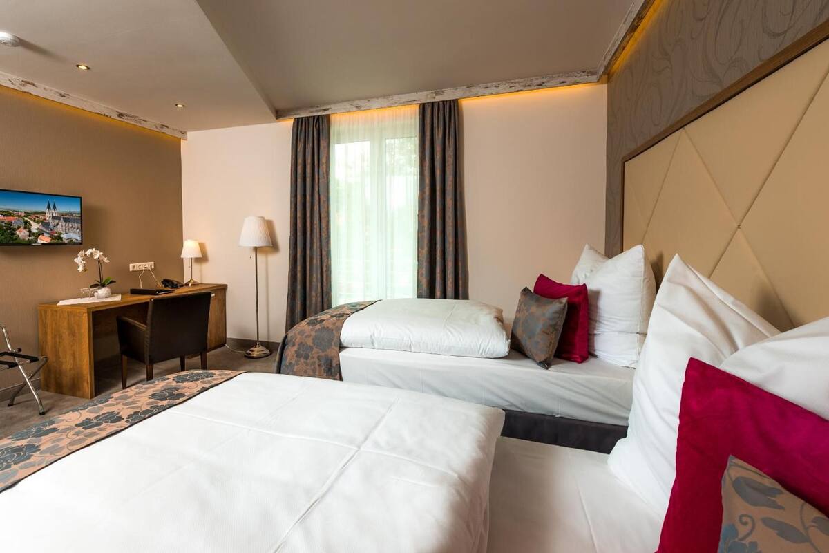 hypo-allergenic bedding, minibar, in-room safe, desk