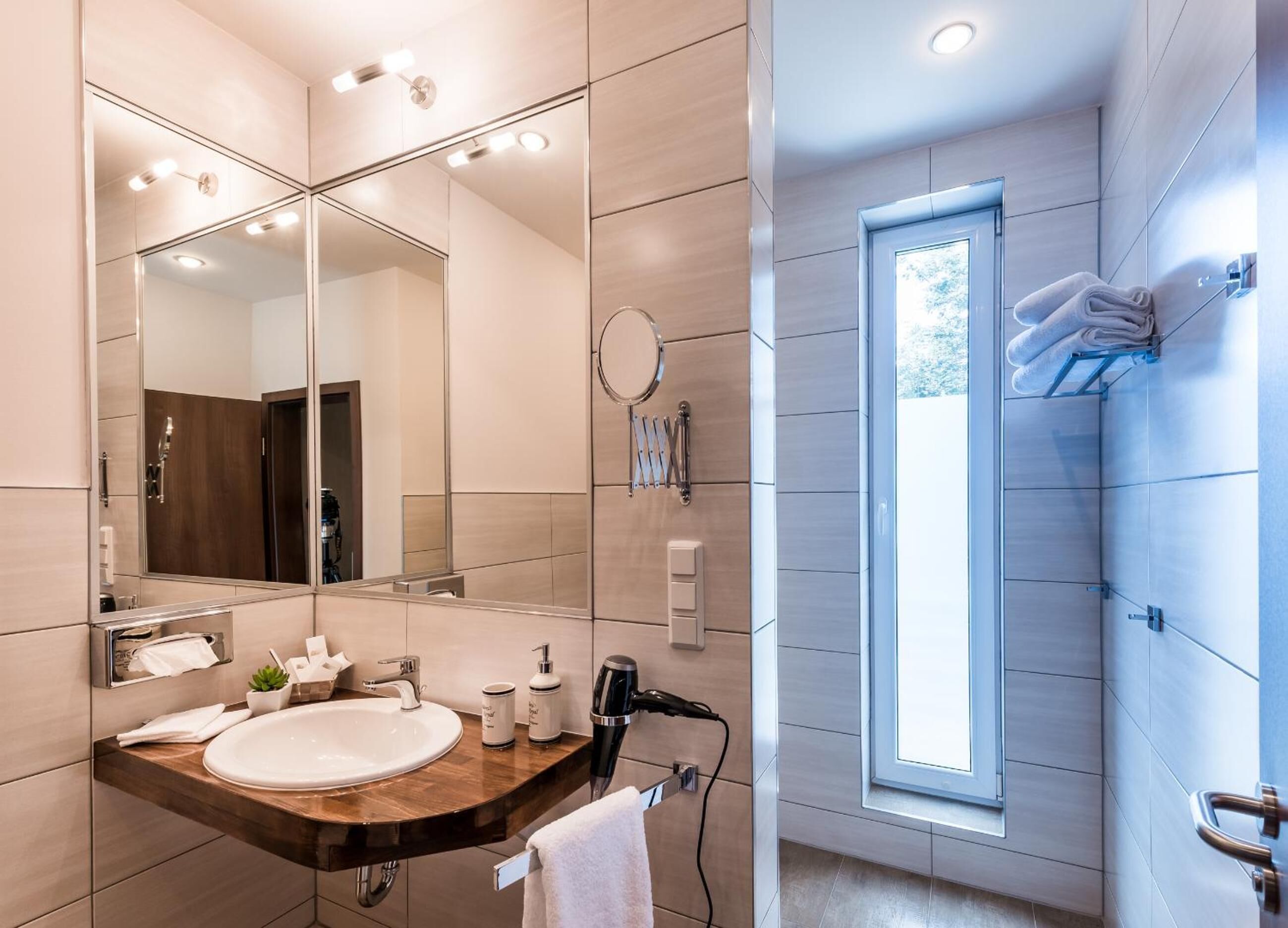 shower, free toiletries, hair dryer, towels