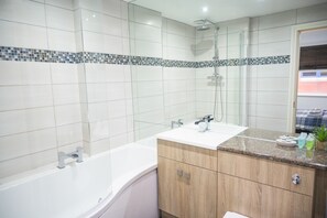 Apartment, 2 Bedrooms (Flat 4) | Bathroom | Free toiletries, hair dryer, towels - V2 Residence (Leeds)