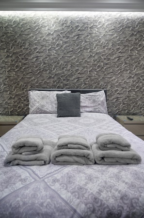 Apartment, 2 Bedrooms (Flat 4) | Free WiFi, bed sheets - V2 Residence (Leeds)
