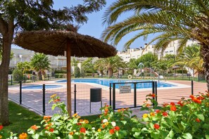 Outdoor pool - Beachfront apartment, with pool and urban areas. Zarati (Isla Cristina)