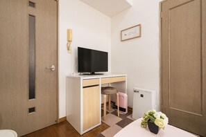 Rooms Ropponmatsu 06, Non Smoking | Television - Rooms Ropponmatsu (Fukuoka)