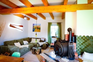 TV, fireplace, books, stereo