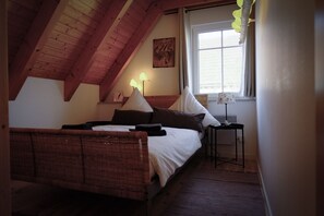 3 Schlafzimmer, Zimmersafe, Schreibtisch, Bügeleisen/Bügelbrett