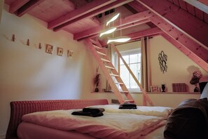 3 bedrooms, in-room safe, desk, iron/ironing board