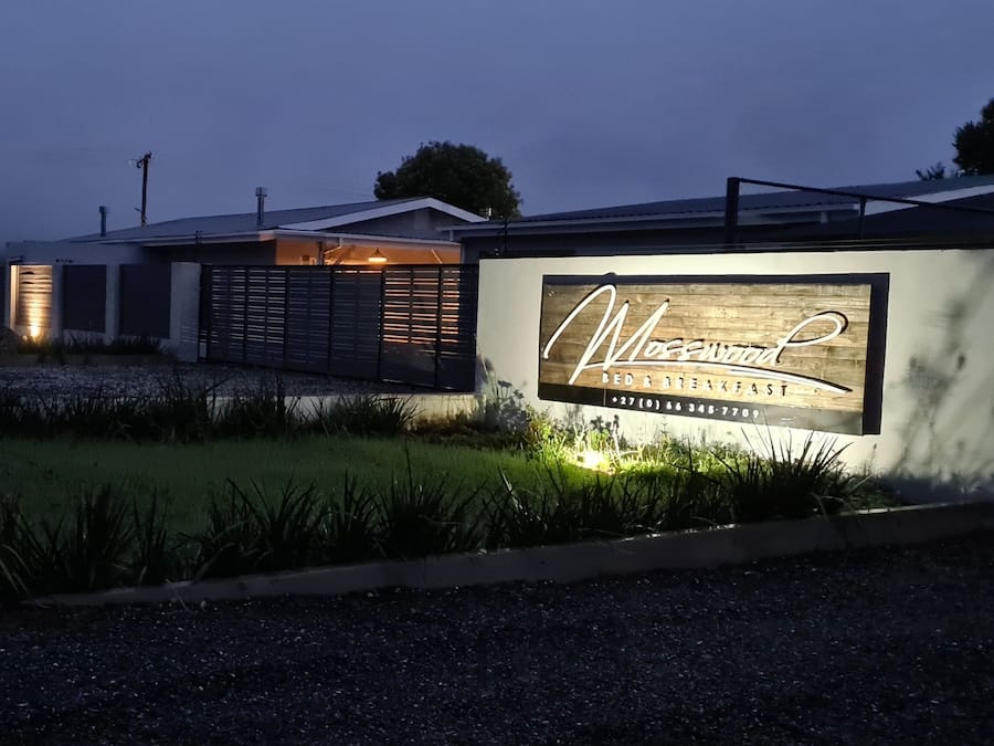 Vista frontal de la propiedad