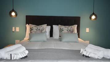 Suite #1 - Sunset Queen Garden View