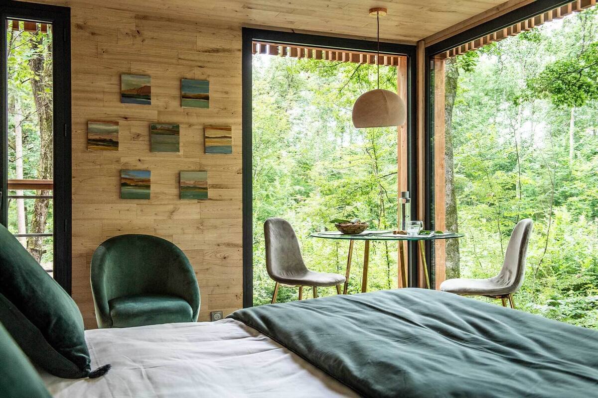 Suite Design avec Sauna et Jacuzzi, 1 très grand lit - "Trianon"; by Claire Adelfang | 1 間臥室、高級寢具、迷你吧、客房內保險箱