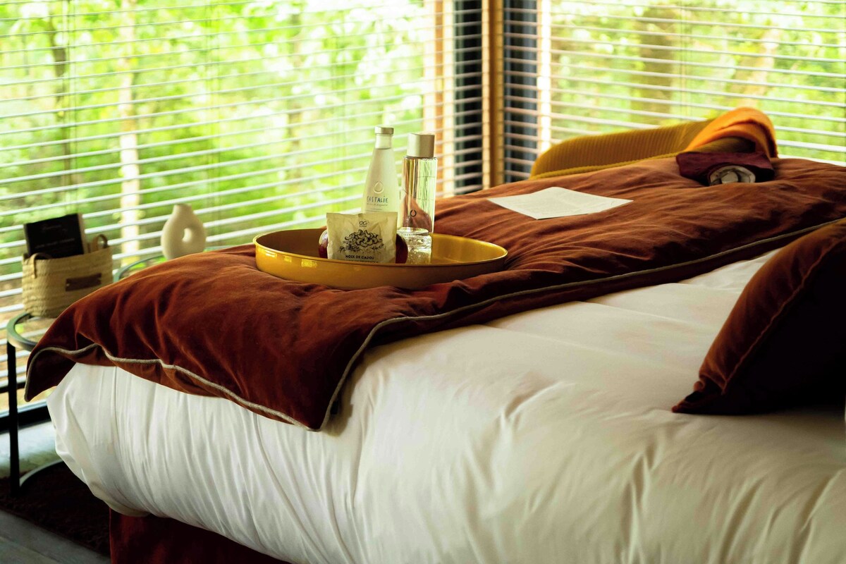 Design Suite, Hot Tub, Park View | 1 bedroom, premium bedding, minibar, in-room safe