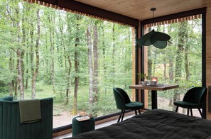 Suite Design, bains à remous – “Essentielle” by Tara | 1 chambre, literie de qualité supérieure, minibar