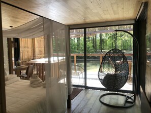Suite Design Sauna et Jacuzzi , 1 très grand lit - Efflorescence by Cédric Porchez | 1 chambre, literie de qualité supérieure, minibar