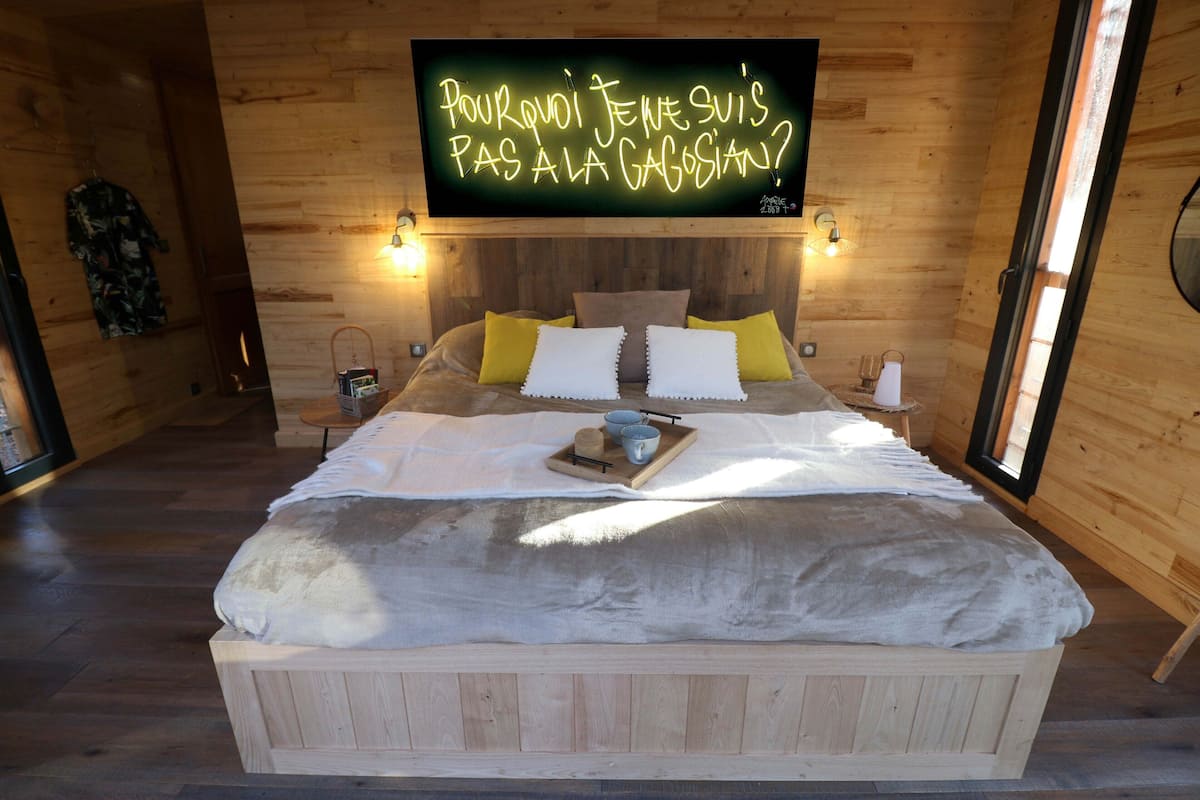 Design Suite, Hot Tub - "Yellow Shelter" by Aurèle | 1 bedroom, premium bedding, minibar, in-room safe