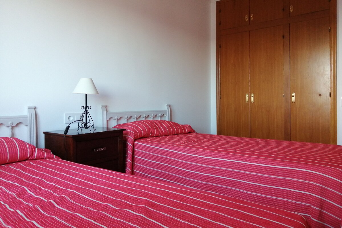Chambre Confort avec lits jumeaux, salle de bains commune