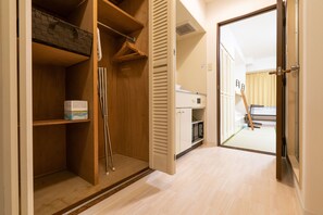 Apartment (415)