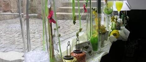 تقديم الغداء والعشاء