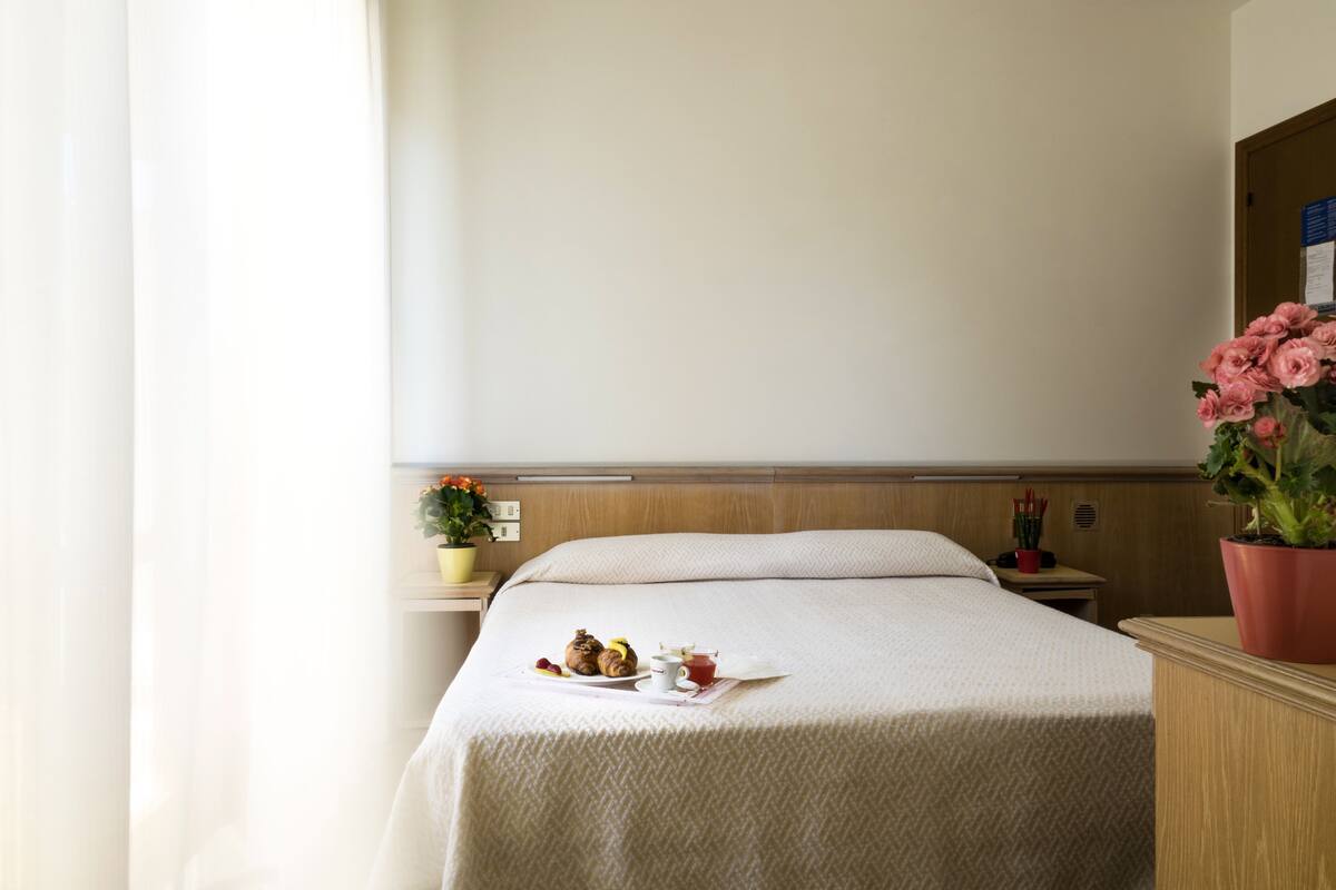 In-room safe, free WiFi, bed sheets