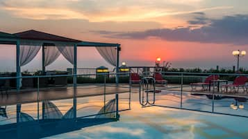 Seasonal outdoor pool, pool umbrellas