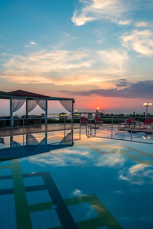 Seasonal outdoor pool, pool umbrellas