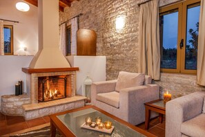 22-inch flat-screen TV with cable channels, TV, fireplace - Enastron Villas (Trifylia)