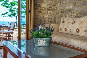 Interior - Enastron Villas (Trifylia)