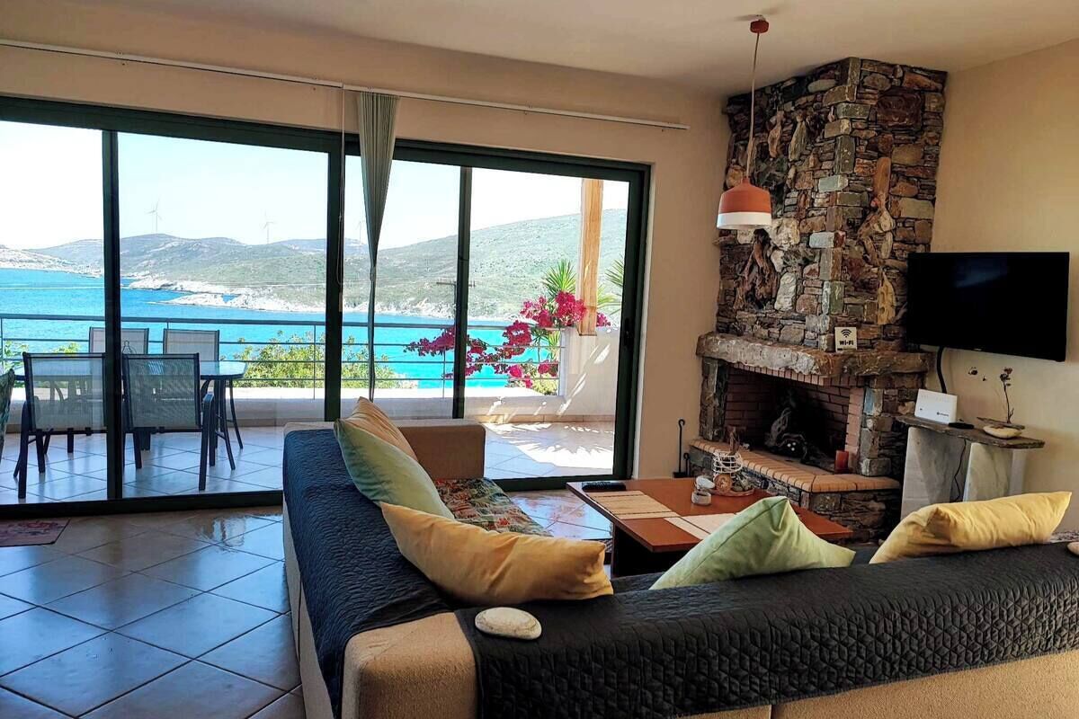 Smart TV, video games, DVD player, books