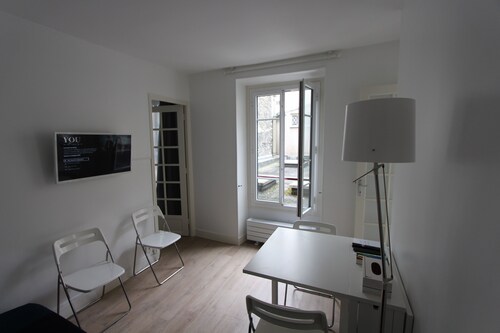 APPARTEMENT À PROXIMITÉ DE LA TOUR EIFFEL POUR 4 PERSONNES