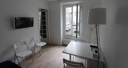 APPARTEMENT Ă PROXIMITĂ DE LA TOUR EIFFEL POUR 4 PERSONNES