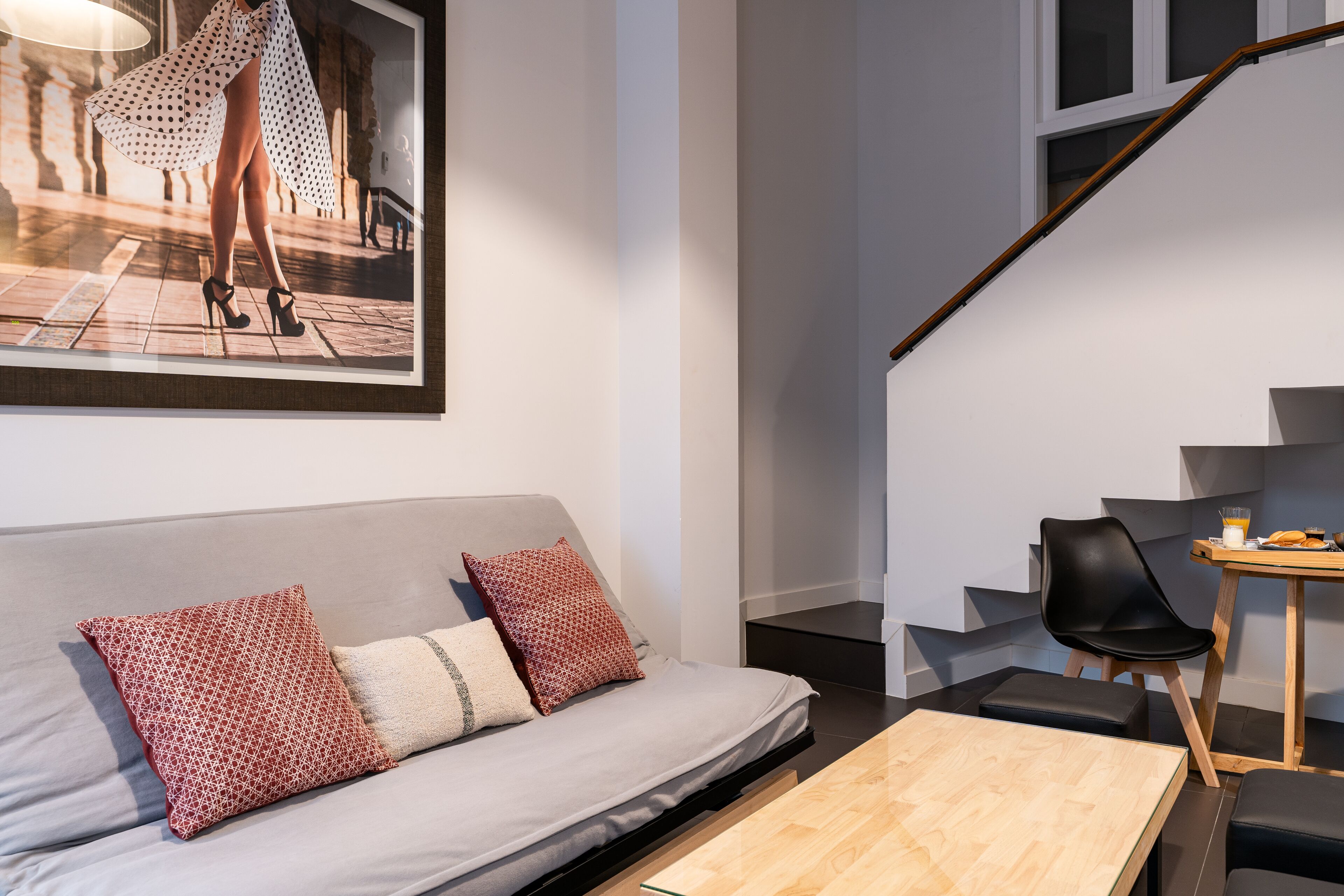 design studio suite | living area | 50-inch flat-screen tv with satellite channels, tv