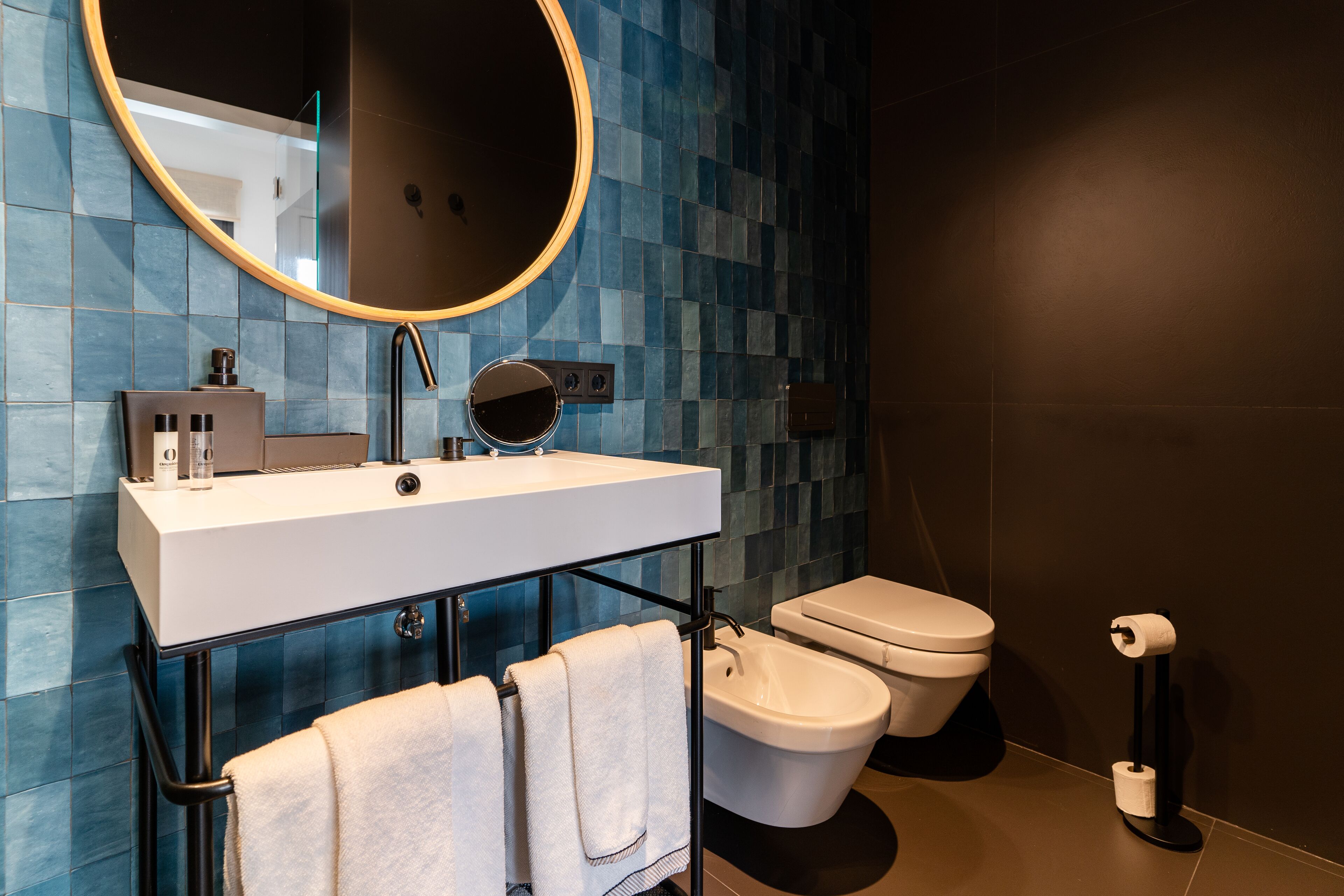 standard room | bathroom | shower, designer toiletries, hair dryer, towels