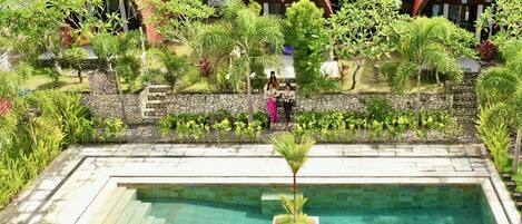 Outdoor pool, pool umbrellas, sun loungers